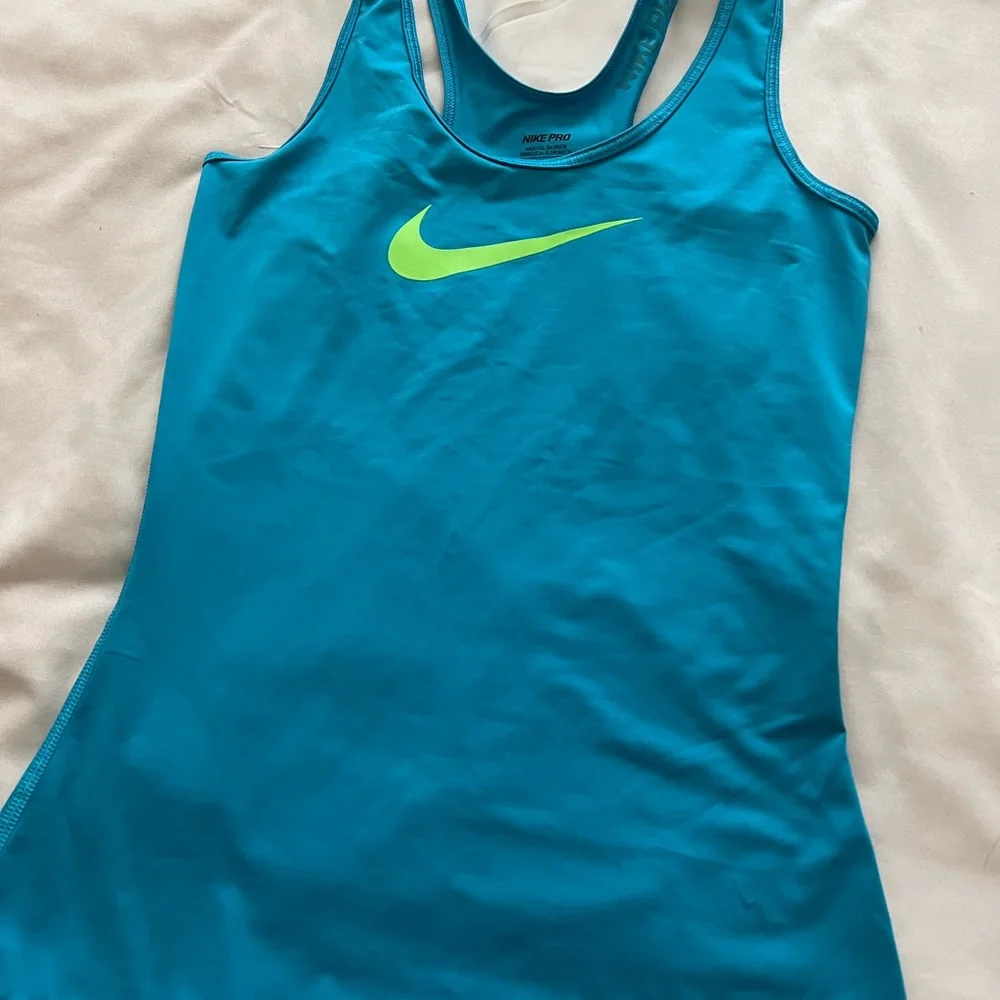 Nike pro sleeveless compression tank tops xs - Picture 5 of 10